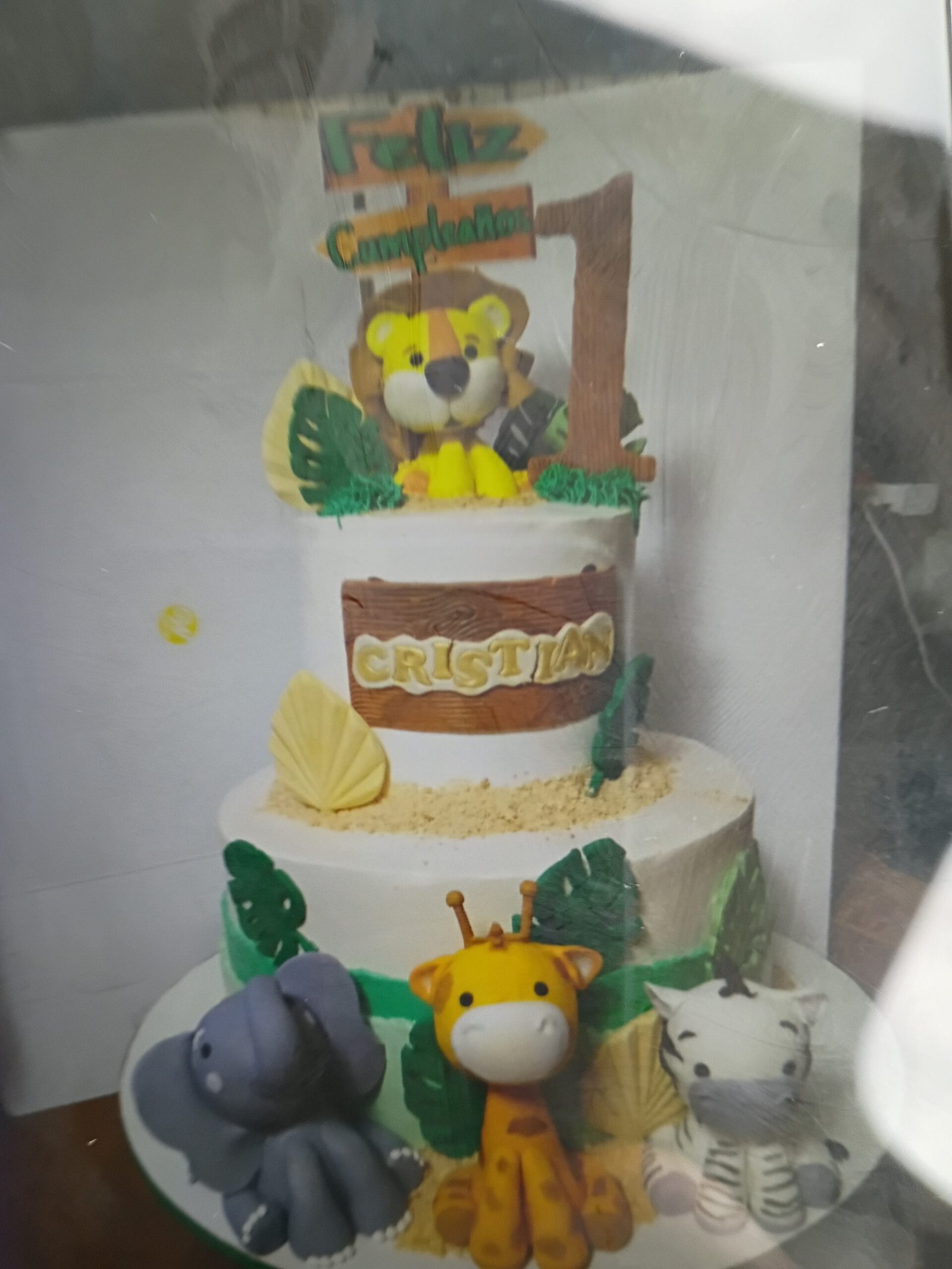 Pastel personalizado para cumpleaños de Isela's Postres