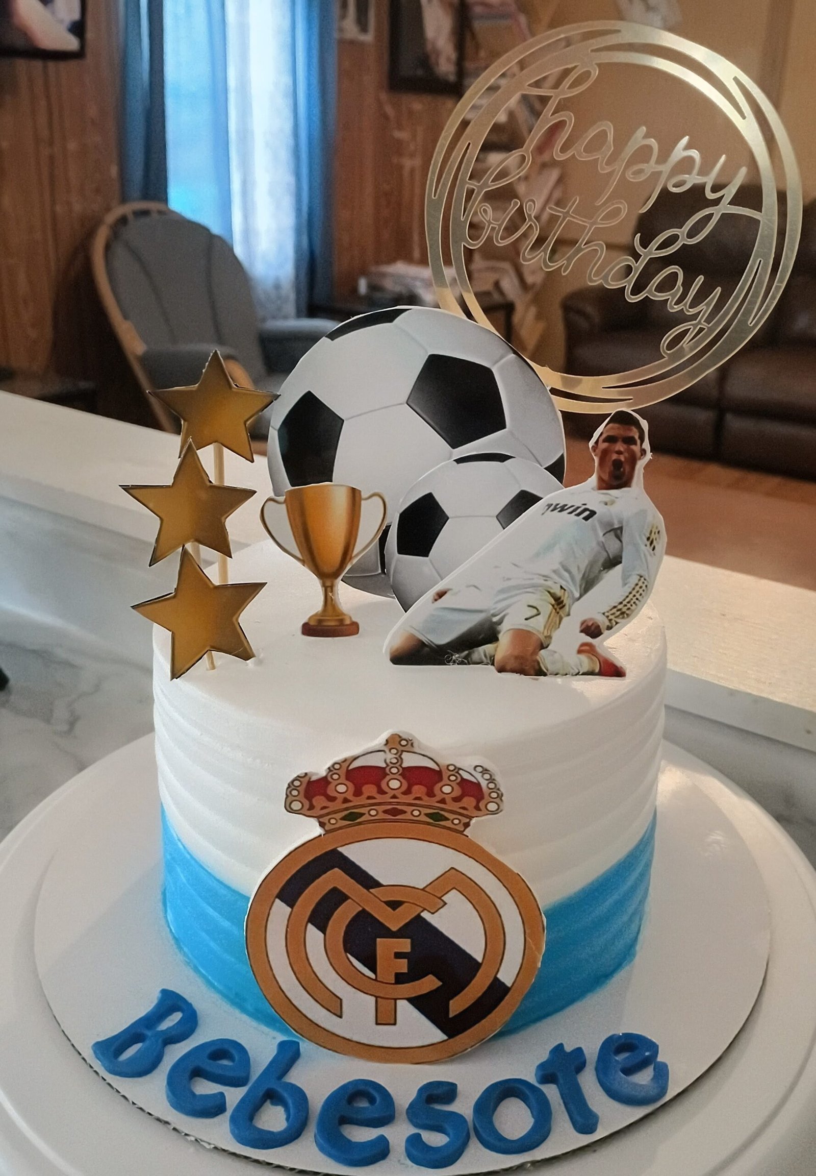 Pastel moderno de cumpleaños